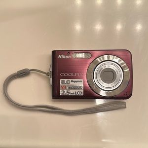 NIKON VINTAGE COOLPIX S210 DIGITAL CAMERA.